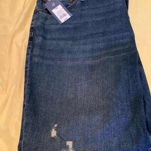 A NWT pair of Women’s plus size 26 jeans. They are Universal Thread. High-skinny